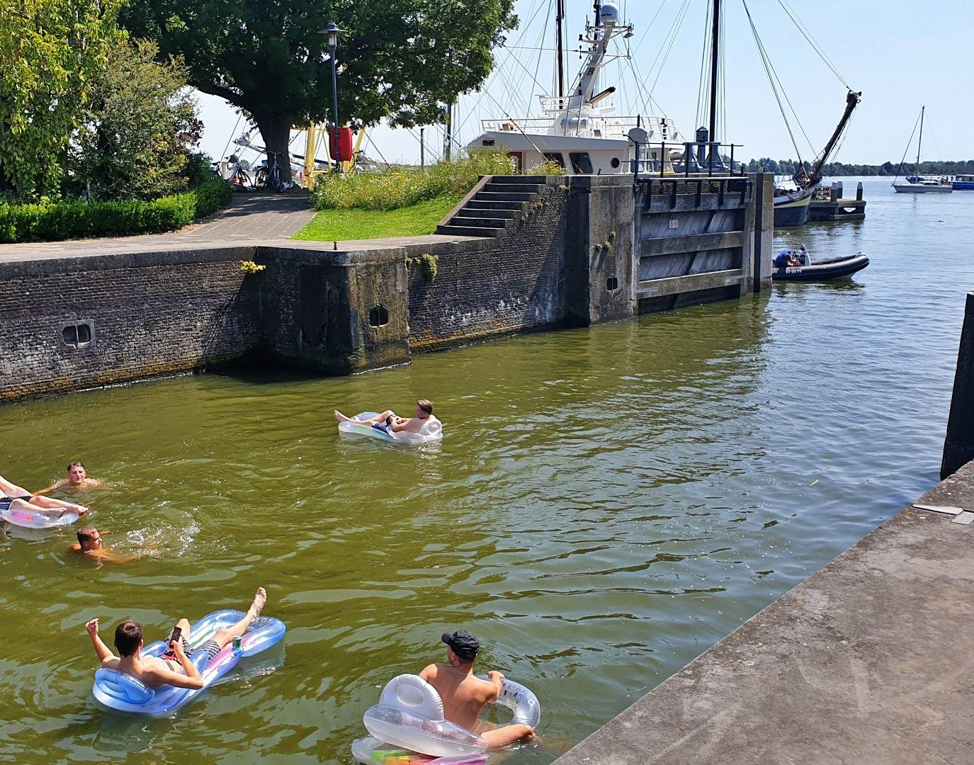 zeilen ijsselmeer enkhuizen vakantie in noord holland hotellanormande94
